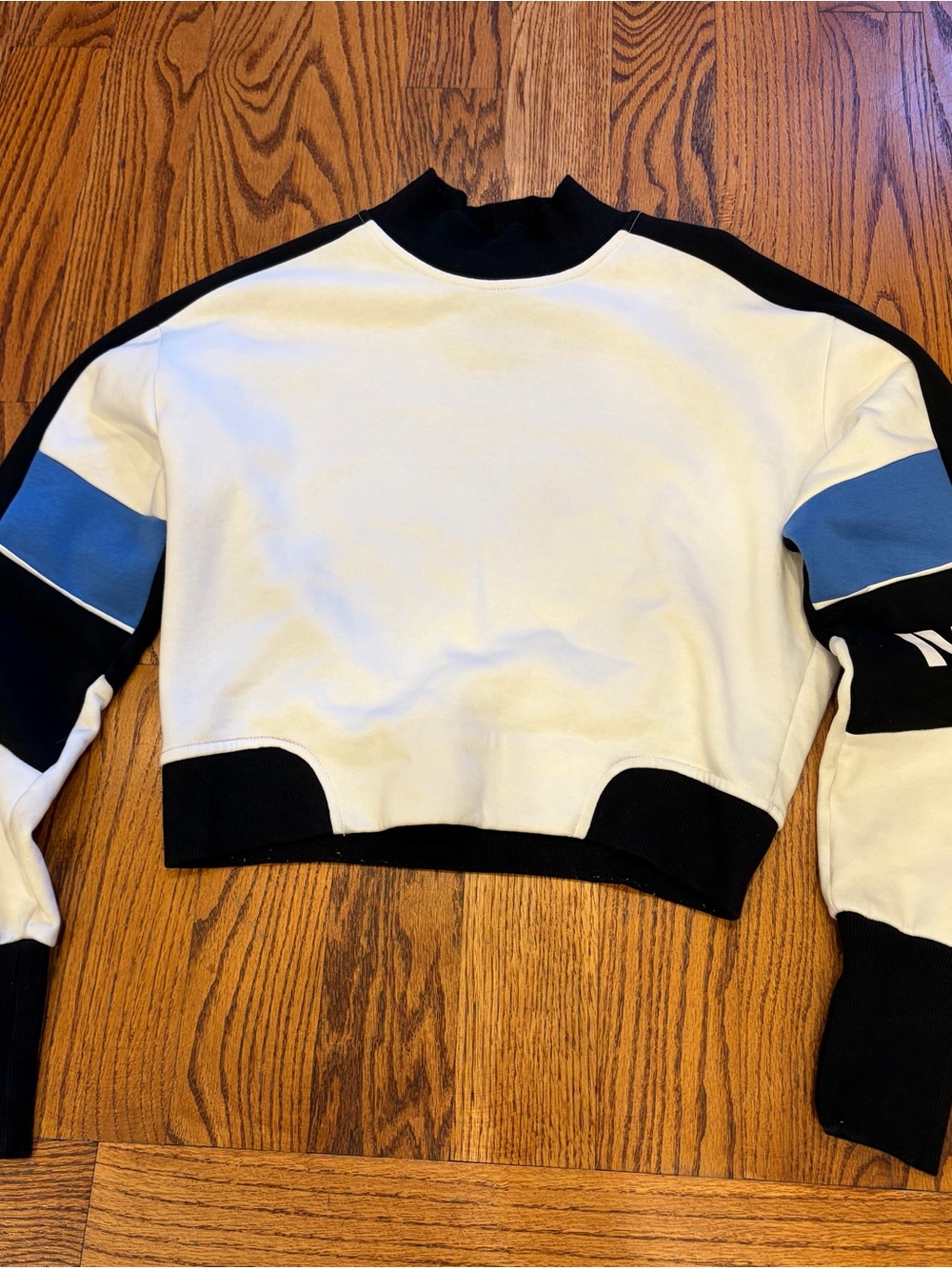 Ivy Park Women’s White & Black Colorblock Cropped Sweatshirt Blue Accents